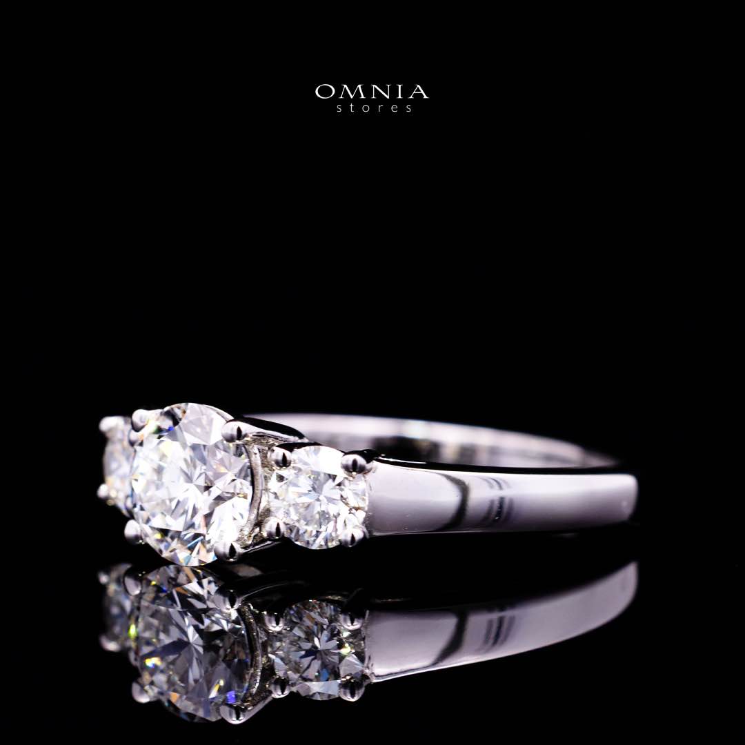 Halima Lab Grown With IGI Certified E VVS2 Oval Brilliant White Ring in 925 Silver 1.50ct - OMNIASTORES KSA