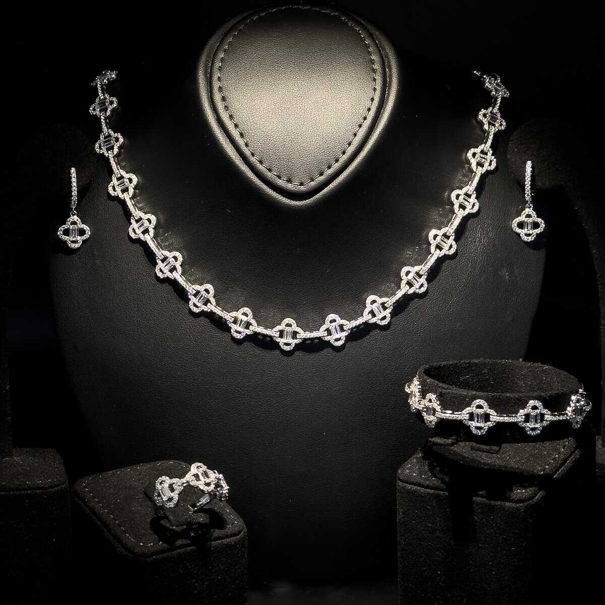 Omnia Amna White Set in 925 Silver with High Quality Simulated Diamonds - OMNIASTORES UAE