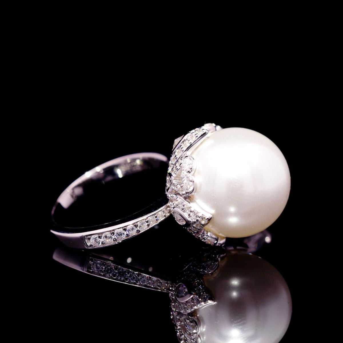 Intisar Pearl Ring with Certificate | High-Quality Simulated Diamonds in 925 Sterling Silver right