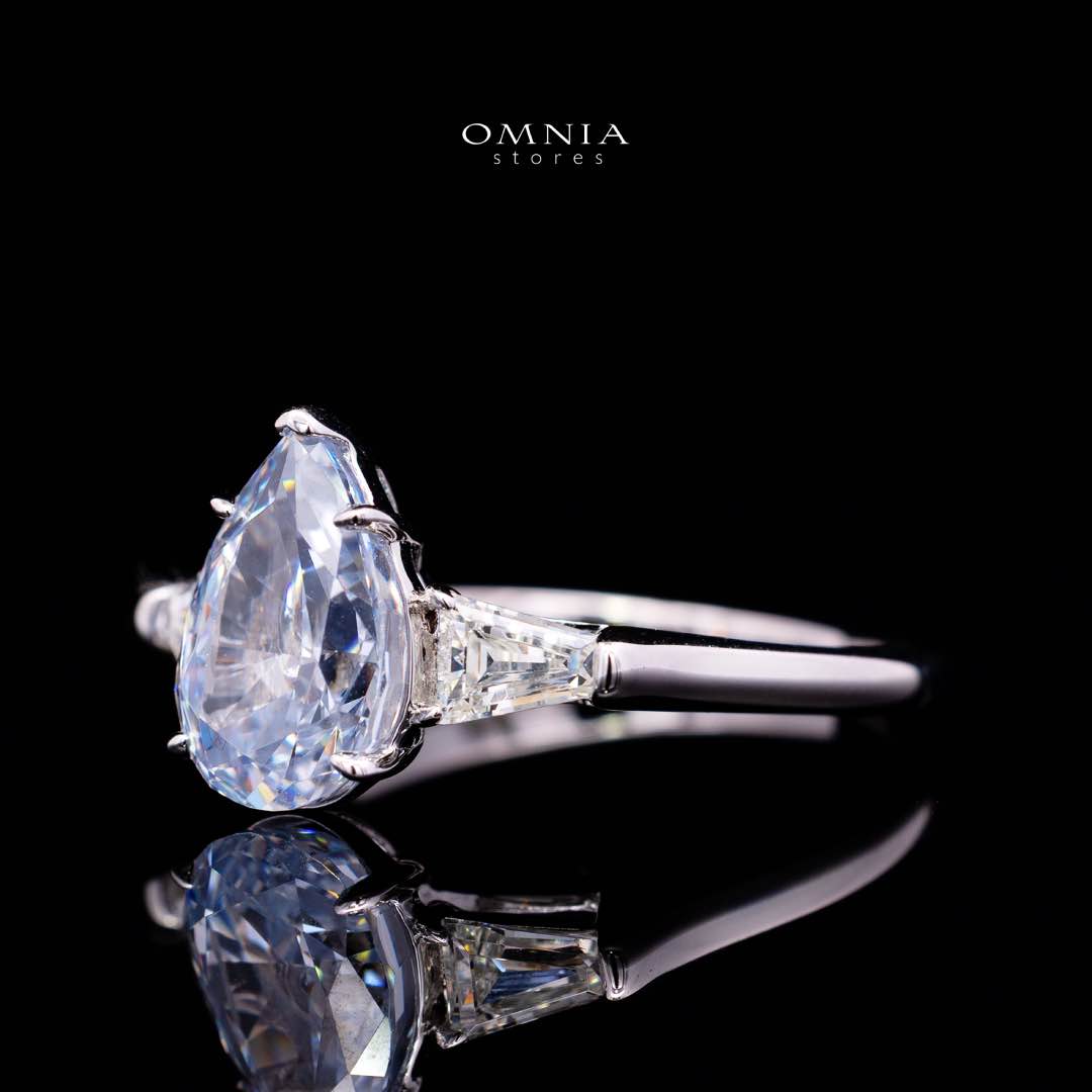 Omnia Jumanah Blue and White Silver Ring In 925 Silver High Quality Certified Lab Crafted Stones - OMNIASTORES KSA