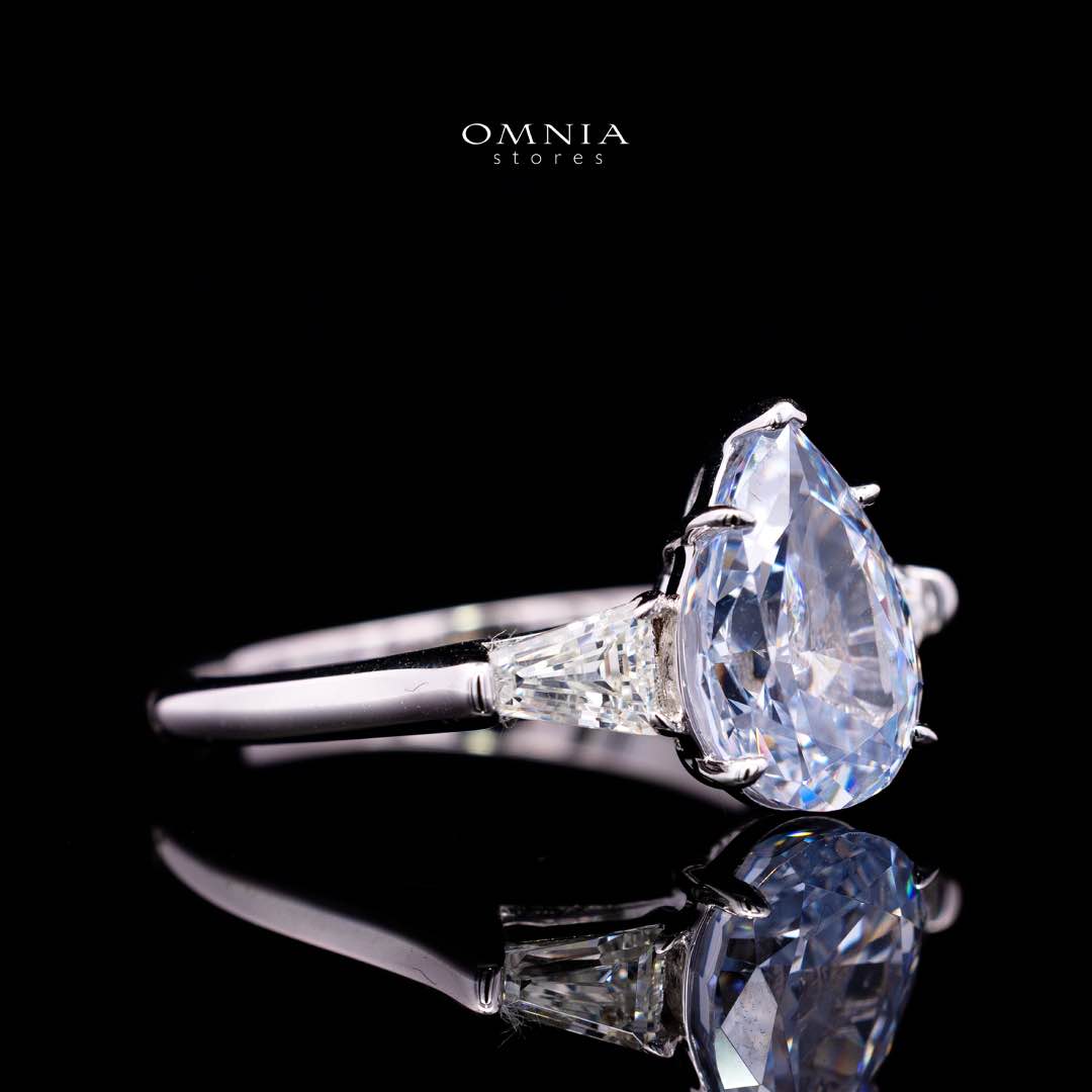Omnia Jumanah Blue and White Silver Ring In 925 Silver High Quality Certified Lab Crafted Stones - OMNIASTORES KSA