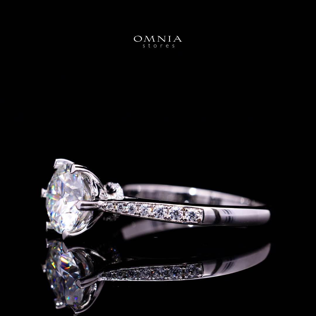 Frances 5mm Round Moissanite Ring (0.5 CT) with Certificate in 925 Sterling Silver
