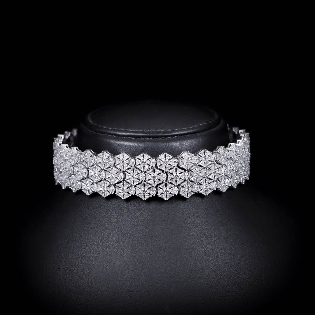 Omnia Saima Silver Set in 925 Silver with High-Quality Simulated Diamonds