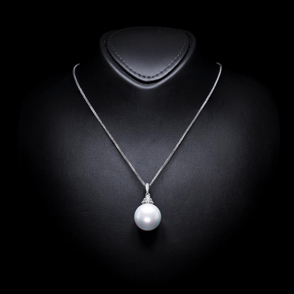 Muza Pearl Necklace with Certificate | High-Quality Simulated Diamonds in 925 Sterling Silver