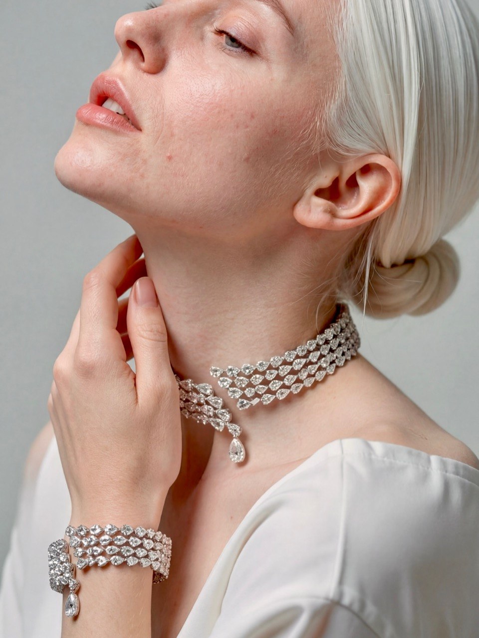 Omnia Nemy White Choker Necklace With High Quality Simulated Diamonds In 925 Silver - OMNIASTORES KSA