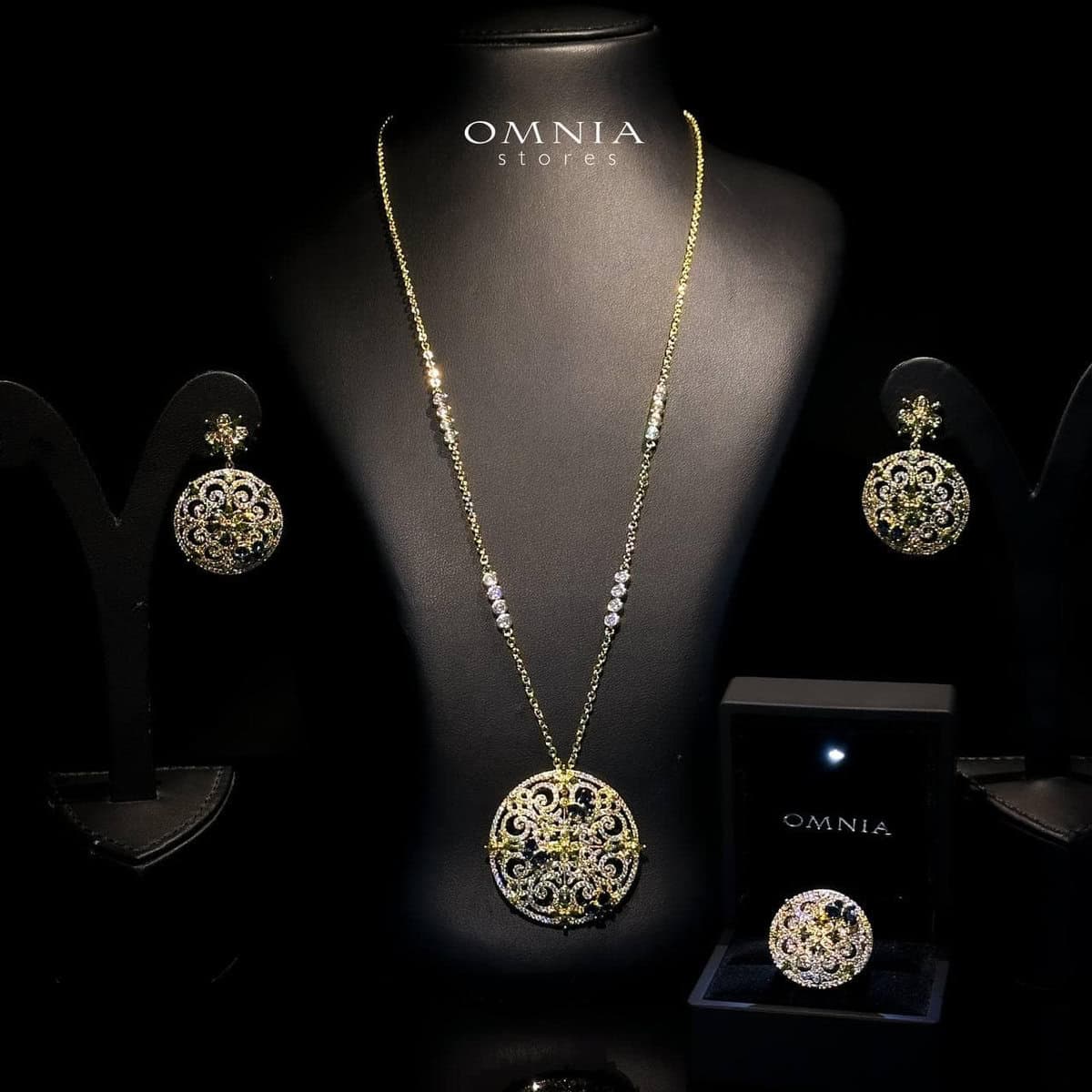 Omnia Amalia Golden Medallion Set Accessories High Quality Simulated Diamonds - OMNIASTORES UAE