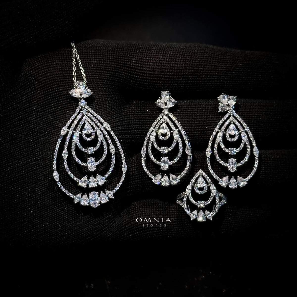 Omnia Mira White Set Accessories in High Quality Zircon Stone - OMNIASTORES UAE