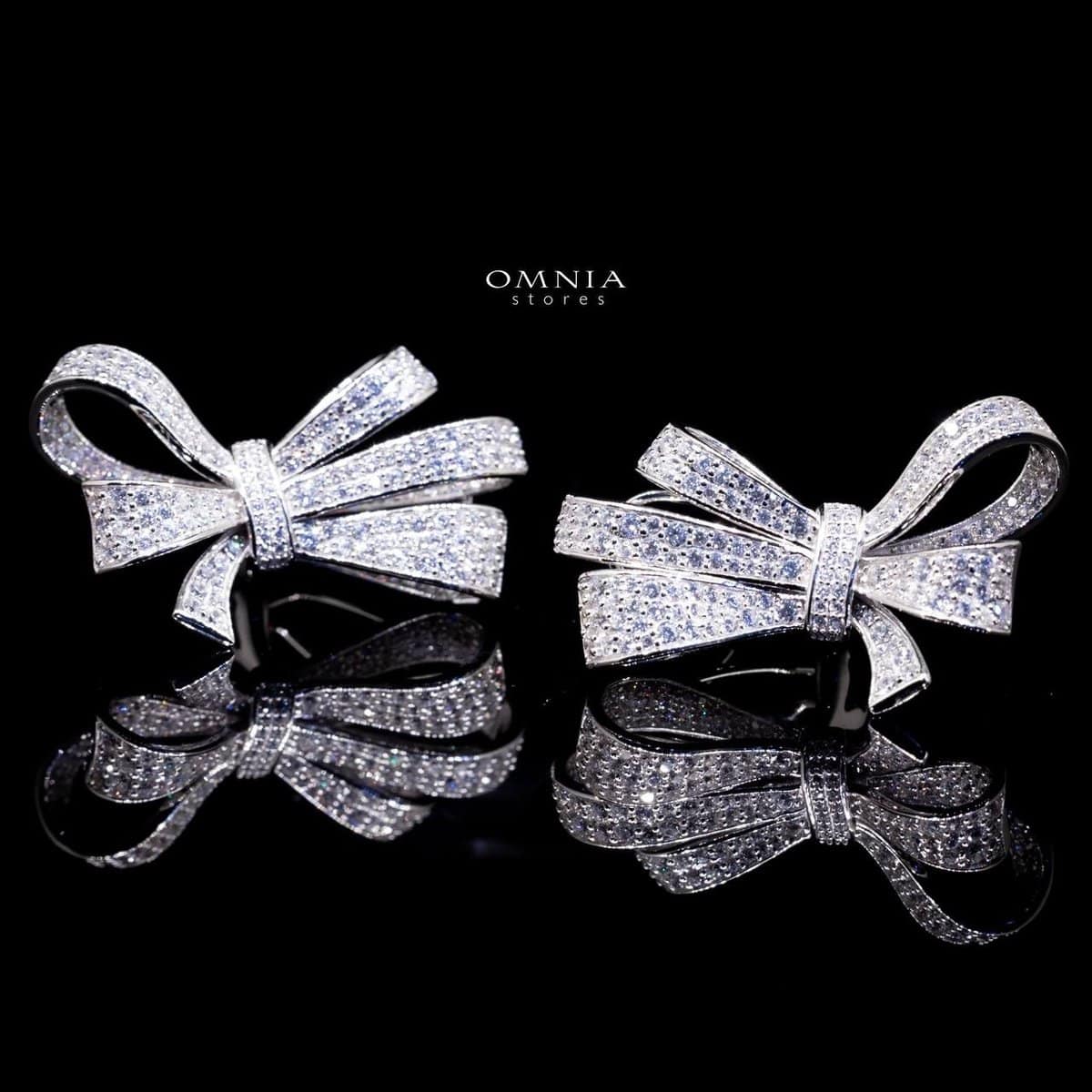 Omnia Murphy Earrings 92.5 Silver In High Quality Simulated diamonds - OMNIASTORES UAE