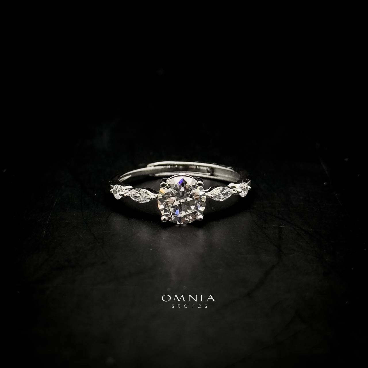 Omnia Arwan Silver Ring in 92.5 Silver with High Quality Moissanite - OMNIASTORES UAE