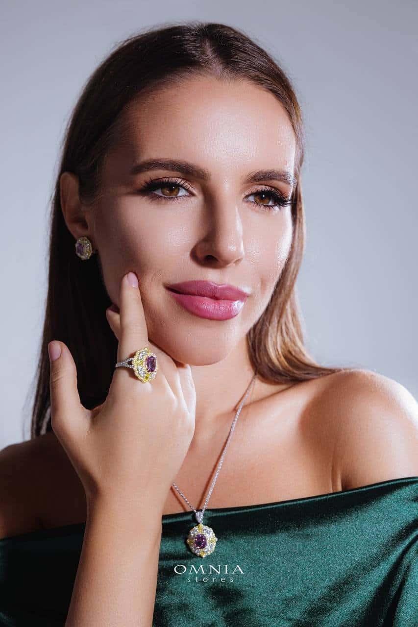 Omnia Maliya Green Earrings in 92.5 Silver High Quality Simulated Diamonds - OMNIASTORES UAE