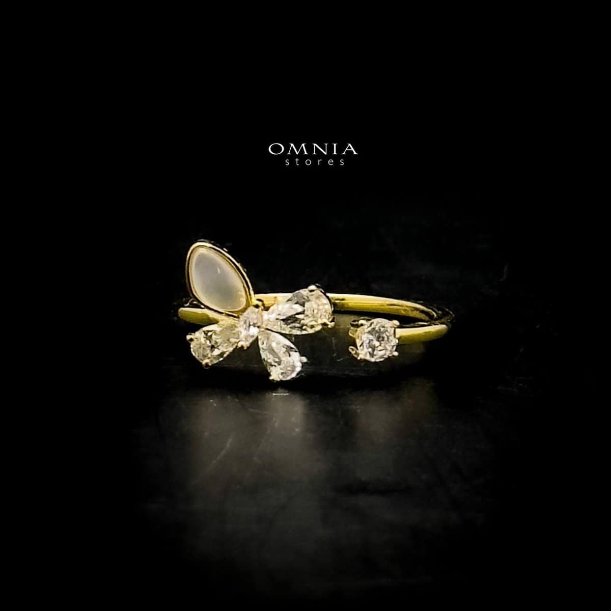 Omnia Ivy Butterfly Ring in 925 Silver with High Quality Iced Cut Stones - OMNIASTORES UAE