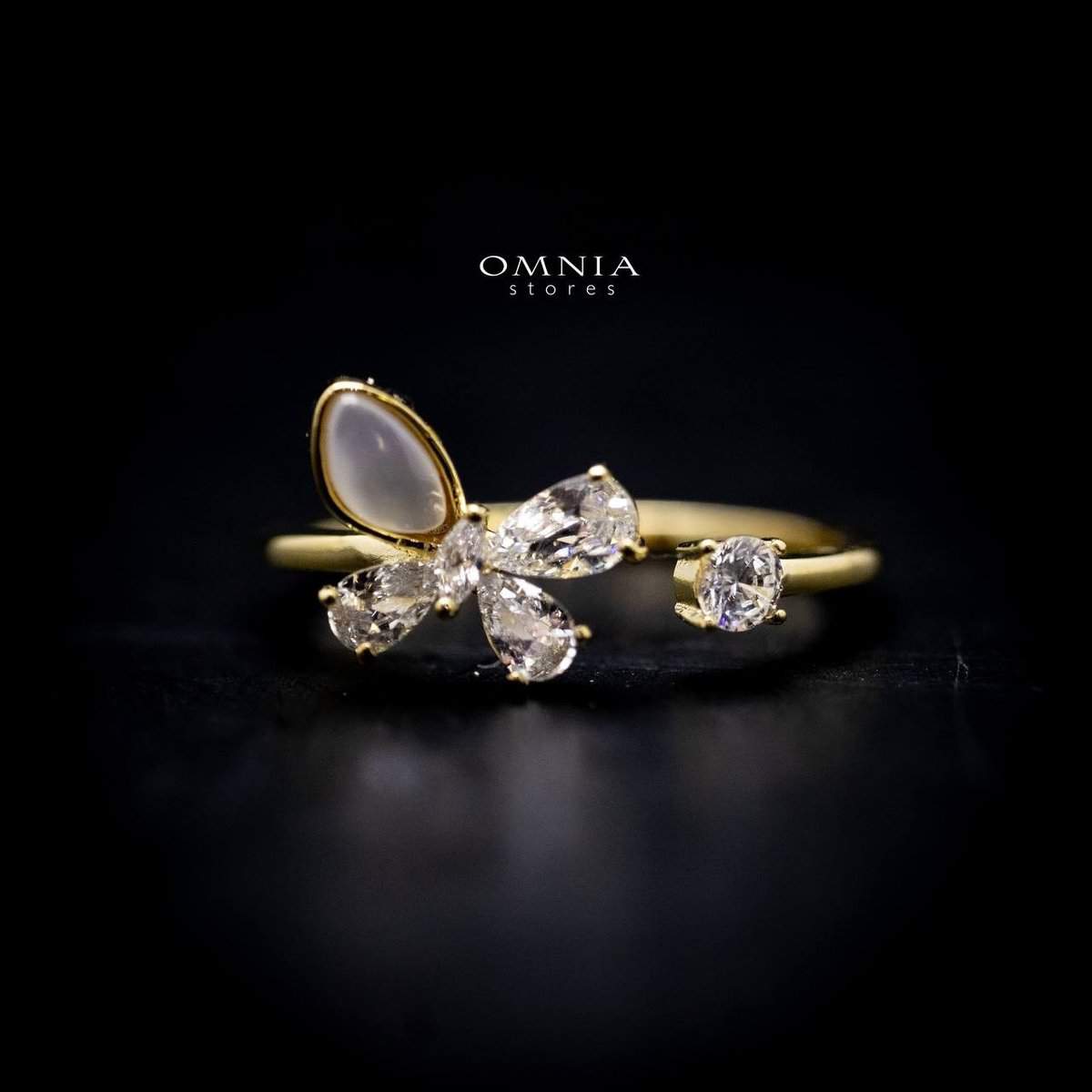 Omnia Ivy Butterfly Ring in 925 Silver with High Quality Iced Cut Stones - OMNIASTORES UAE