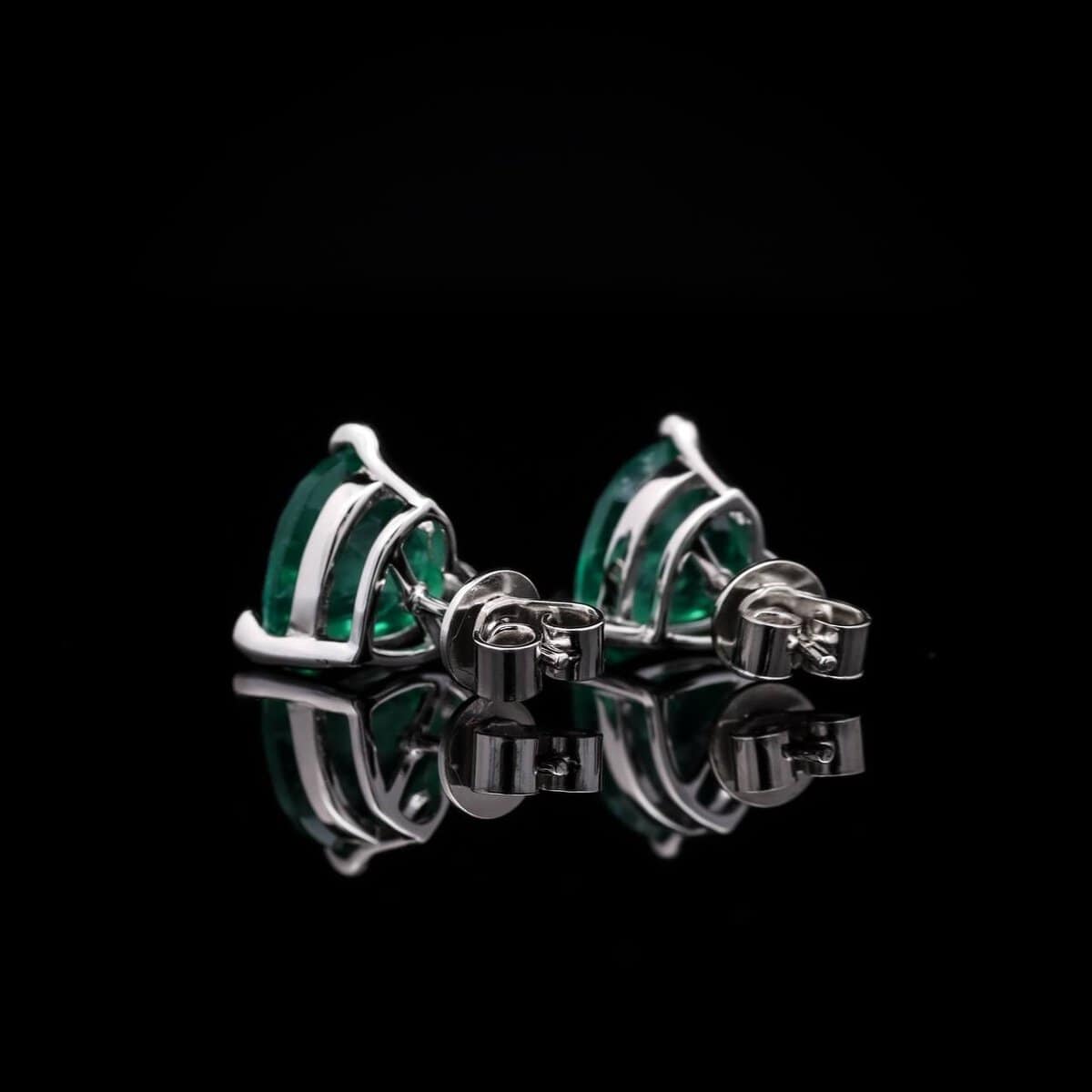 Omnia Shaden Emerald Heart Stud Earrings in 92.5 Silver with High-Quality Simulated Diamonds - OMNIASTORES UAE