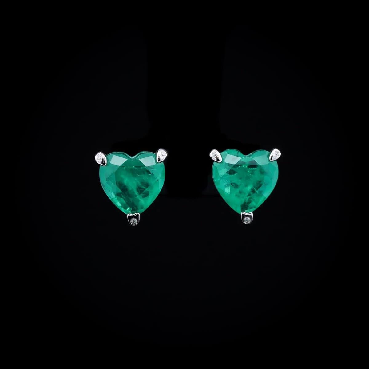 Omnia Shaden Emerald Heart Stud Earrings in 92.5 Silver with High-Quality Simulated Diamonds - OMNIASTORES UAE