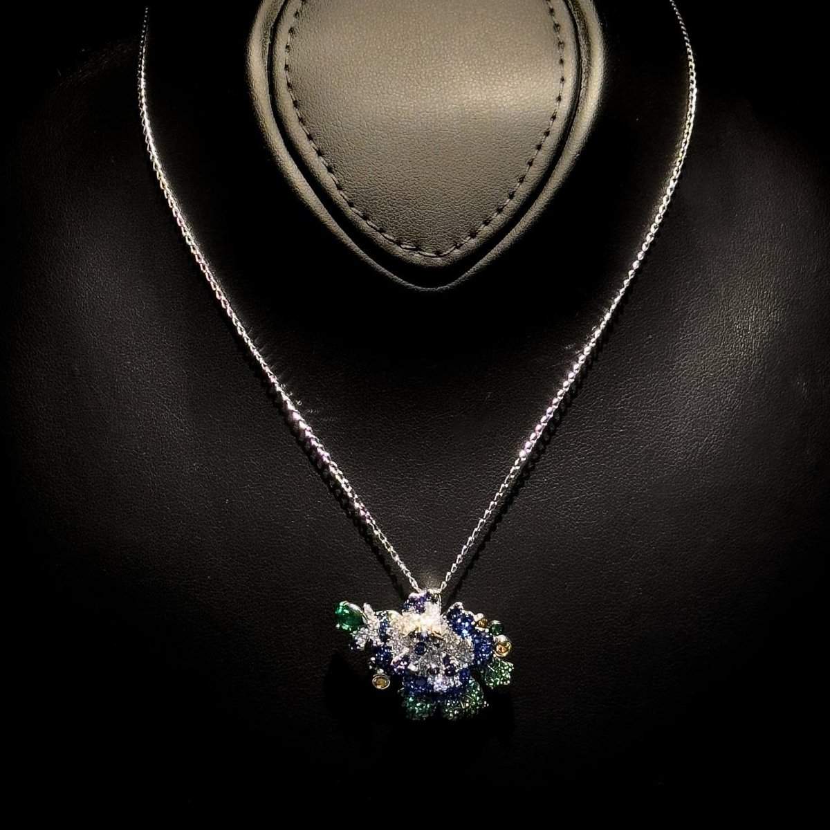 Omnia Lyric Floral Pendant in 92.5 Silver with High-Quality Simulated Diamonds - OMNIASTORES UAE