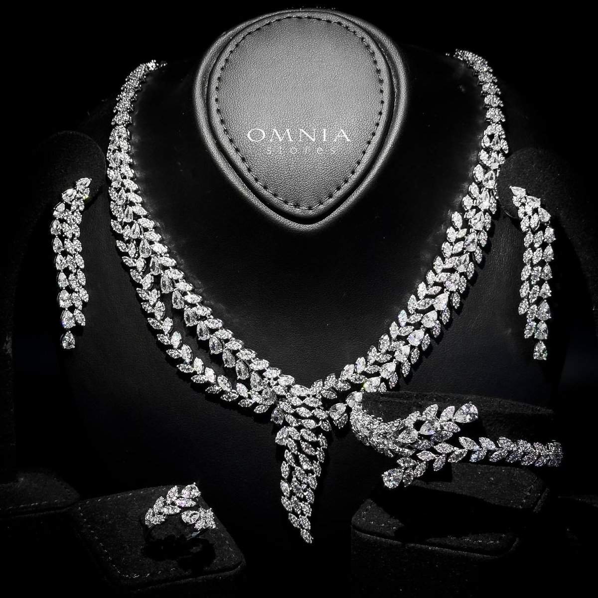 Omnia Yasira Leaf-Design Bridal White Full Set - OMNIASTORES UAE