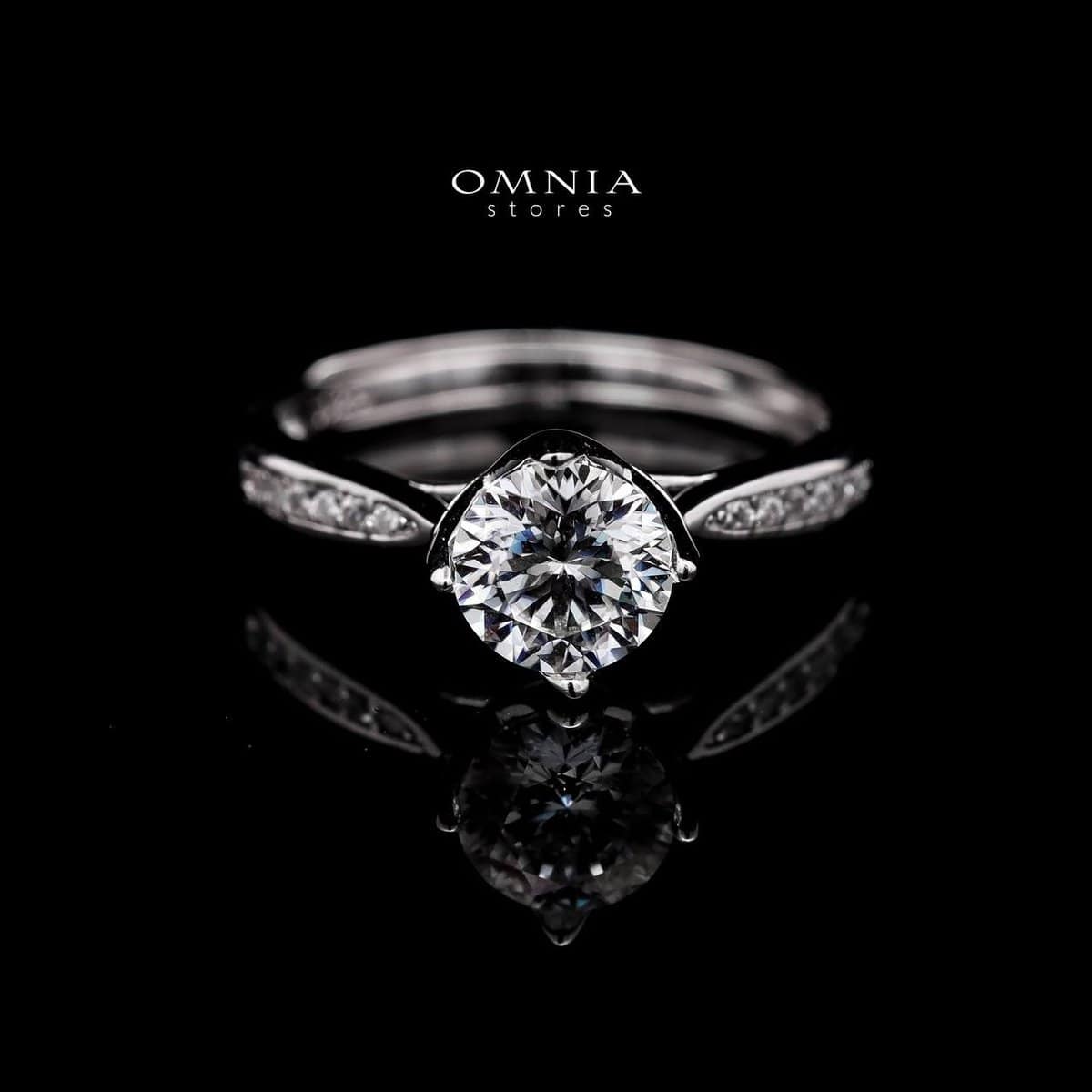Omnia Classic Twist Engagement Ring in 925 Sterling Silver with High-Quality Iced Cut Stone - OMNIASTORES UAE