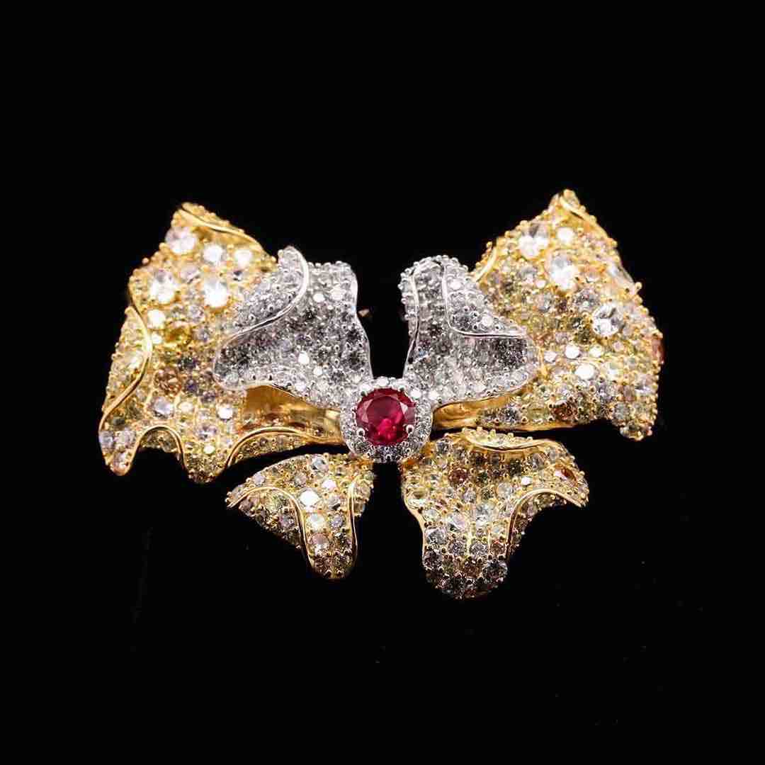 Omnia Aria Brooch In Gold-Plated High-Quality Simulated Diamonds with Ruby Center Stone
