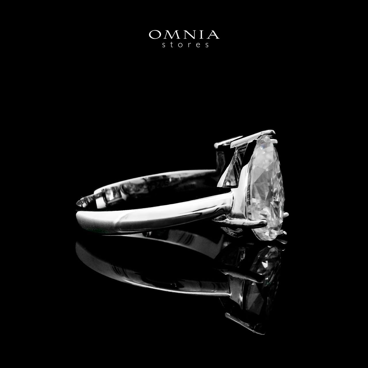 Omnia Ghaliah White Ring 92.5 Silver Certified in High Quality Moissanite Stone