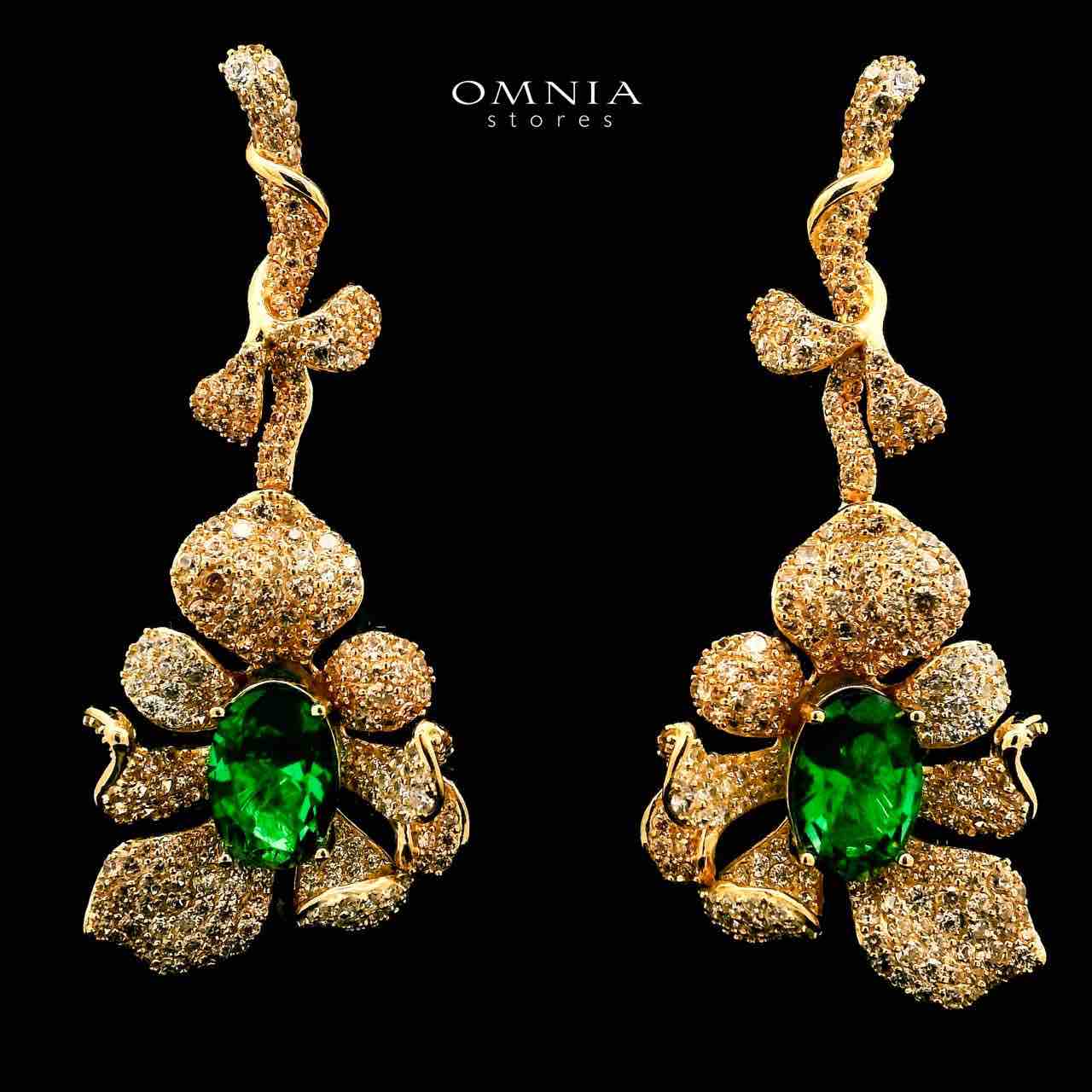 أقراط متدلية ذهبية خضراء من Omnia Margot Flower Design مصنوعة من الفضة عيار 925 مرصعة بألماس صناعي عالي الجودة