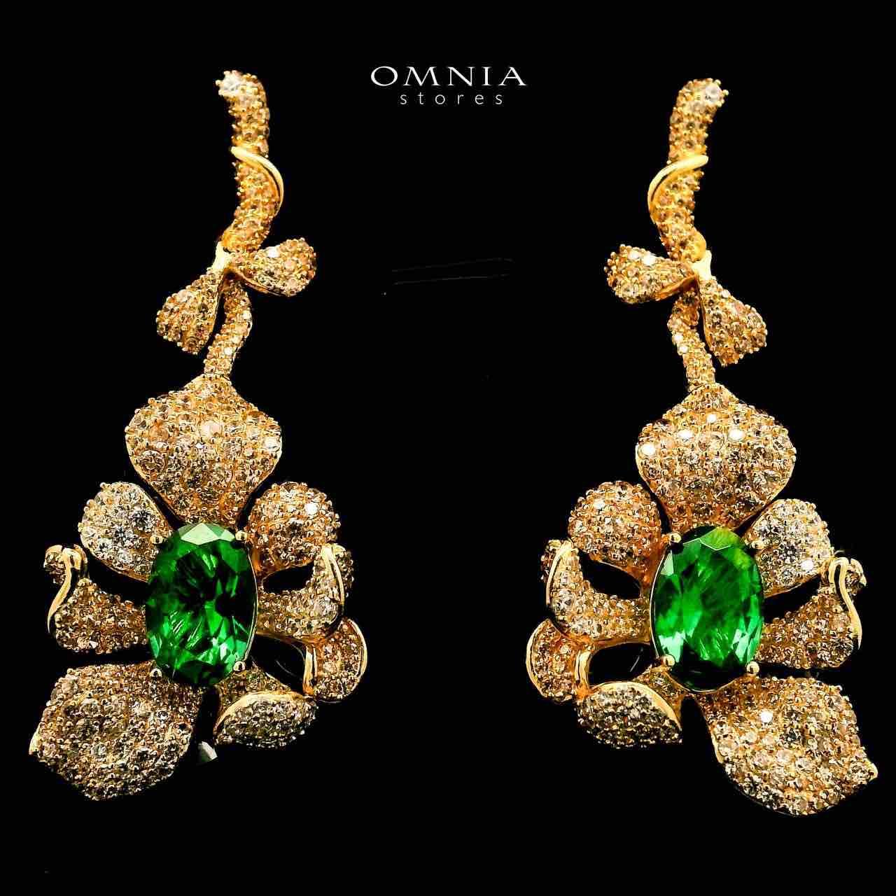 أقراط متدلية ذهبية خضراء من Omnia Margot Flower Design مصنوعة من الفضة عيار 925 مرصعة بألماس صناعي عالي الجودة
