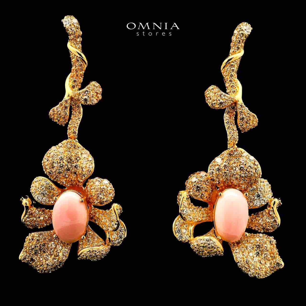 أقراط متدلية باللون الوردي الذهبي من Omnia Margot Flower Design مصنوعة من الفضة عيار 925 مع ألماس صناعي عالي الجودة وتفاصيل من حجر المرجان