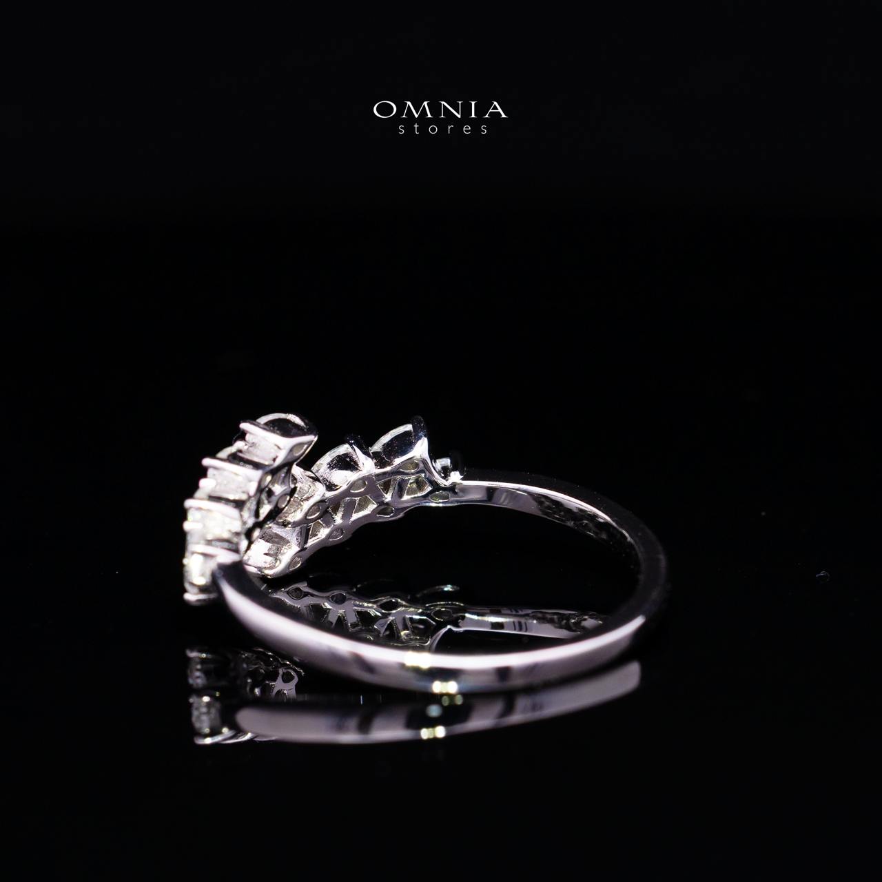 Vianna Crystal Vine Ring in 925 Silver with Premium Simulated Diamonds - OMNIASTORES KSA
