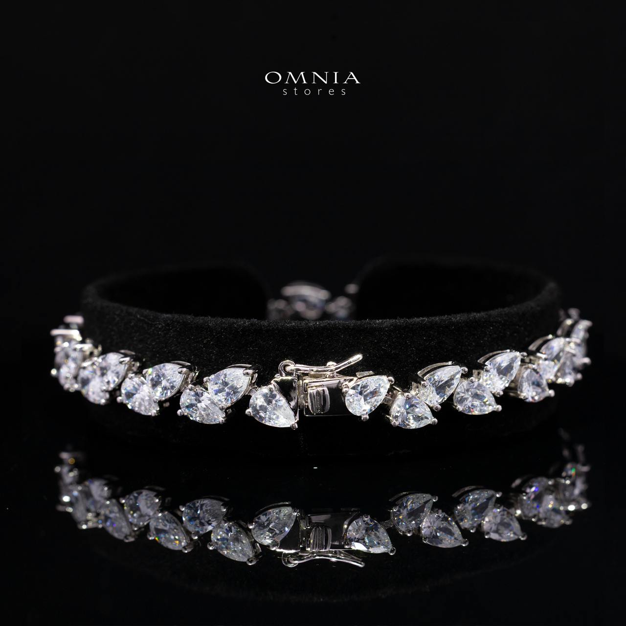 Naerisse White Stone Bracelet with High-Quality Premium Simulated Diamonds in 925 Sterling Silver